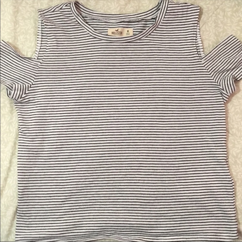 HOLLISTER| 2 TOPS - Picture 3 of 3